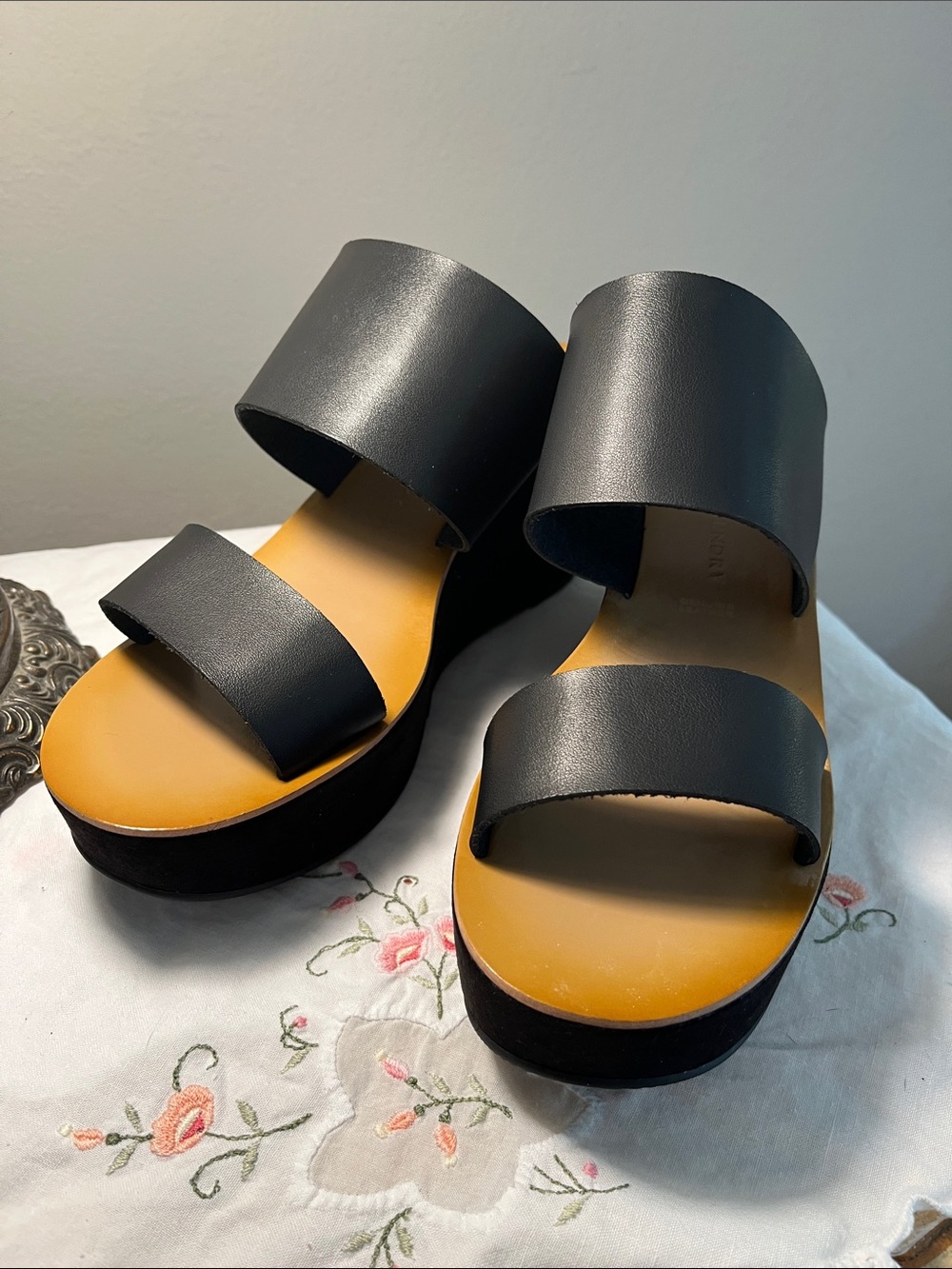 NEW Chinese Laundry Black Wedge Slide Sandals Size 9